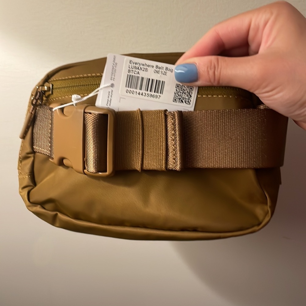 NWT Everywhere Belt Bag in Burnt Caramel [lululemon athletica] - Picture 3 of 3